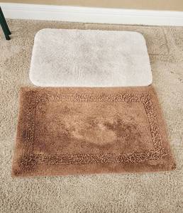 lot 676 image: (2) Bathroom Rugs