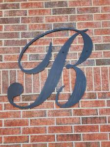 lot 809 image: B Metal Wall Decor 32x31