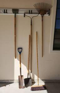 lot 814 image: Yard Tools