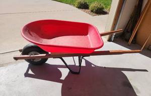 lot 818 image: Ames Thoroughbred Wheelbarrow