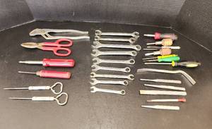 lot 819 image: Tools