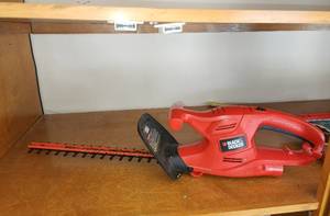 lot 838 image: Black & Decker Electric Hedge Trimmer