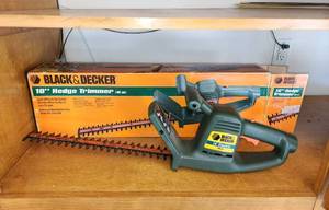 lot 839 image: Black & Decker Electric Hedge Trimmer