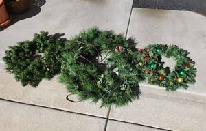 lot 849 image: Christmas Wreaths (1 is prelit)