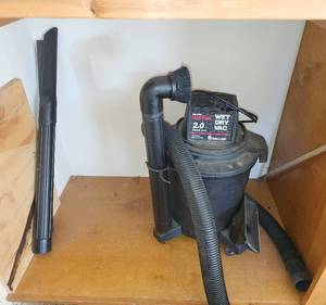 lot 853 image: Craftsman 2.0 WetDry Vac with Accessories