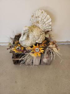 lot 856 image: Terracotta Turkey on Crate (Crate - 19x15 and Turkey 15 Tall