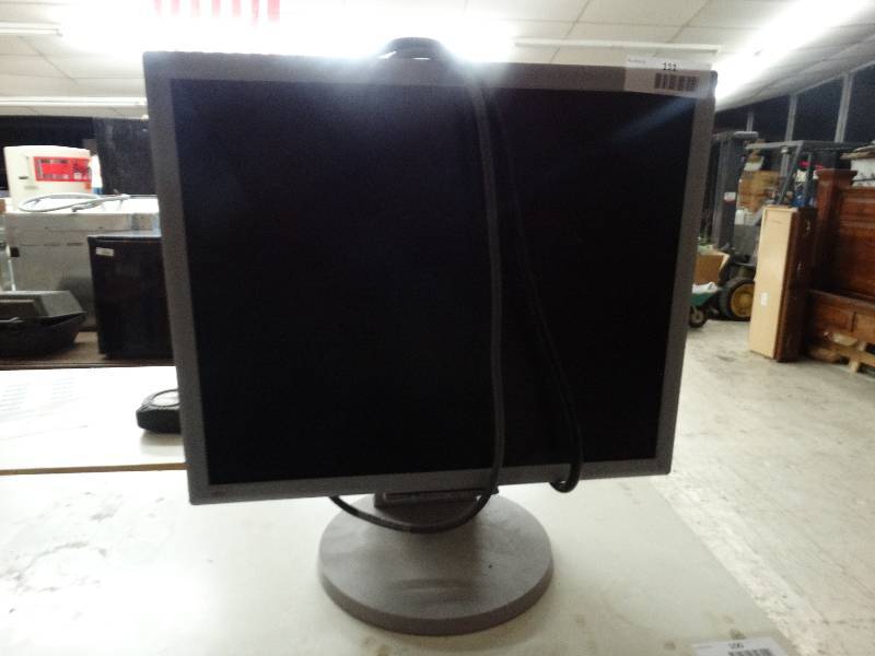 lot 111 image: Sun Flat Panel Display.