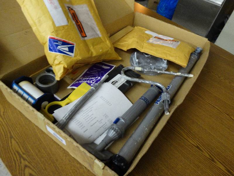 lot 112 image: Paint Stick Kit.