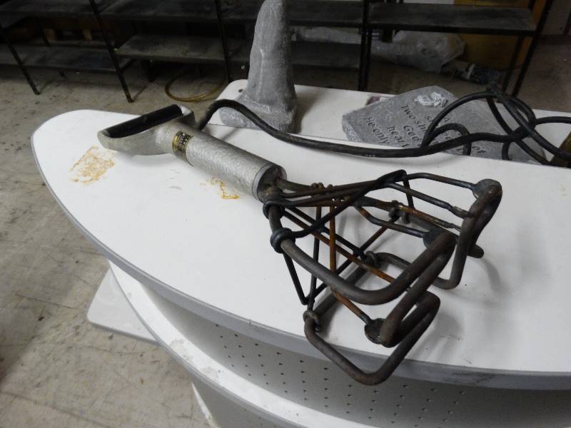 lot 114 image: L & H Electric Branding Iron - Works.
