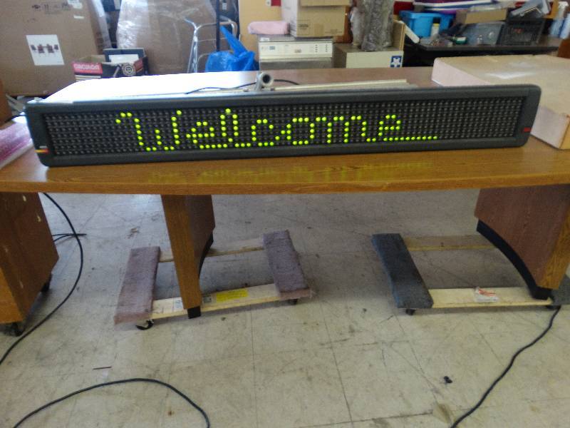 lot 144 image: Alpha Big Dot LED Scrolling Sign Programmable WRemote & Book 48.