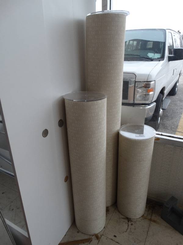 lot 147 image: 3 Display Pedestals.