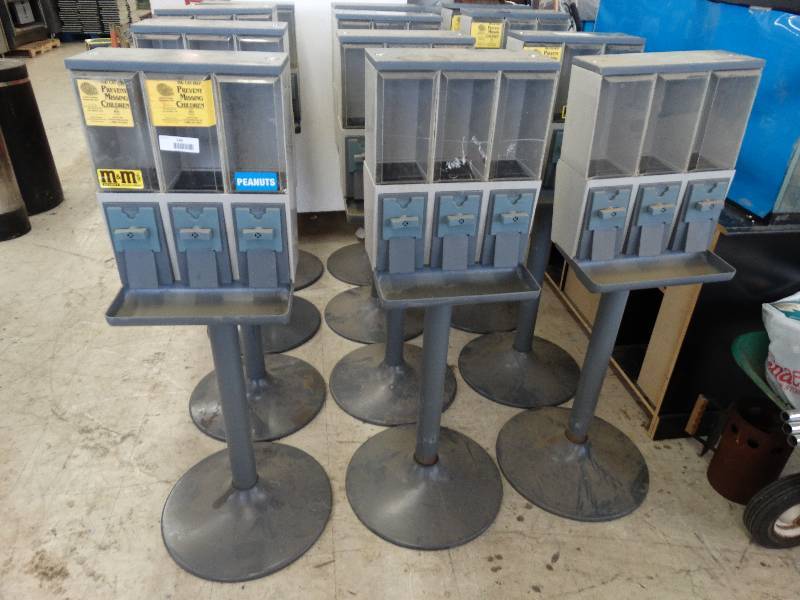 lot 149 image: 12 Vend star 3000 3 Select Candy Machines.