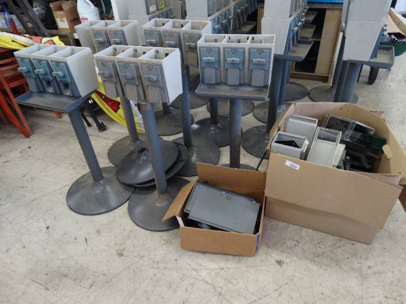 lot 151 image: Vend Star 3000 Parts .