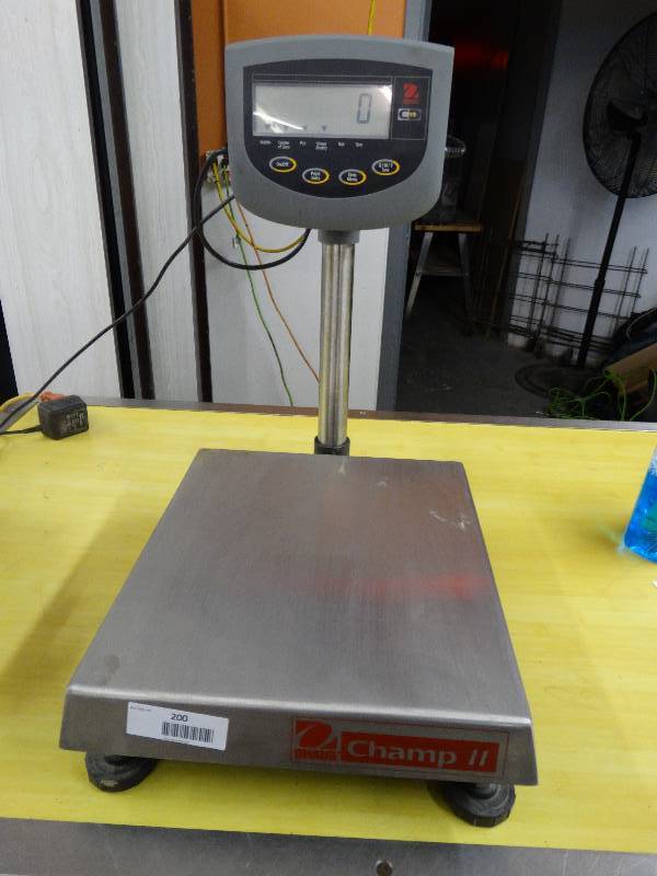 lot 200 image: Ohaus Champ II Digital Scale.