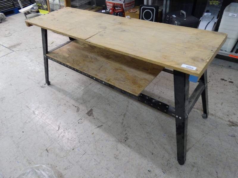 lot 224 image: Shop TableTool Stand.
