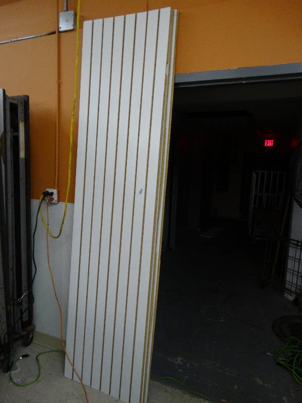 lot 225 image: 3 Pcs OF Slat Wall.