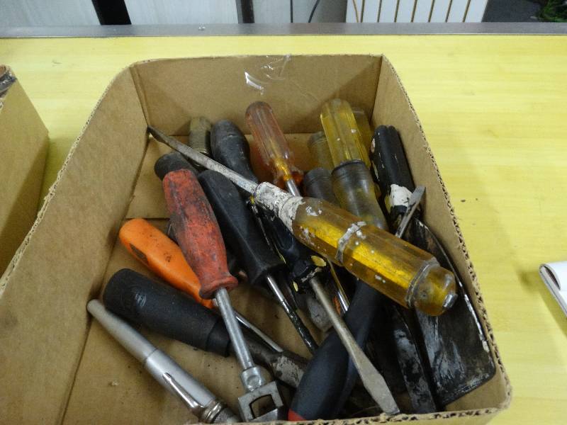 lot 226 image: Lot Of ToolsScrew Drivers.