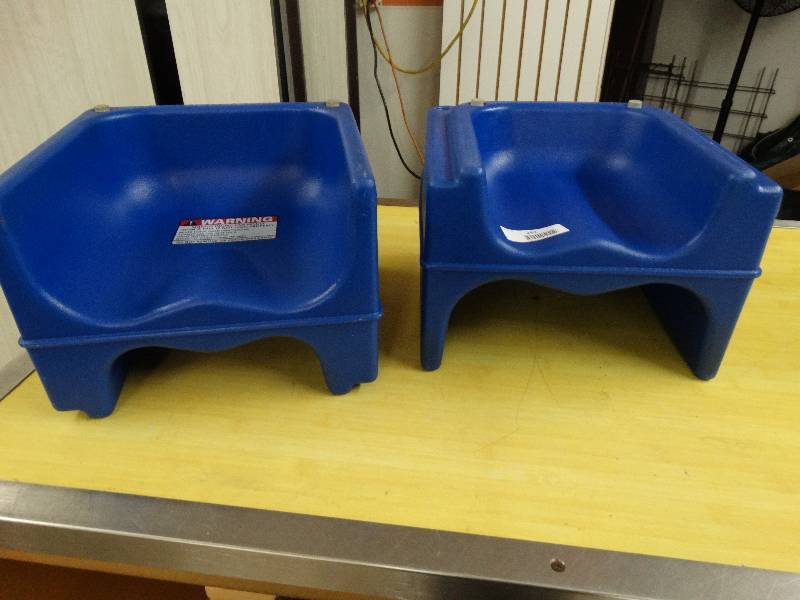 lot 249 image: 2 Plastic Booster Seats.