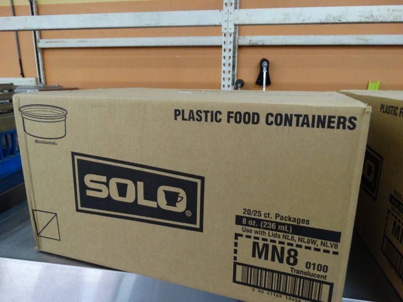 lot 254 image: Full Case Of 8 oz Solo Plastic Food Containers.
