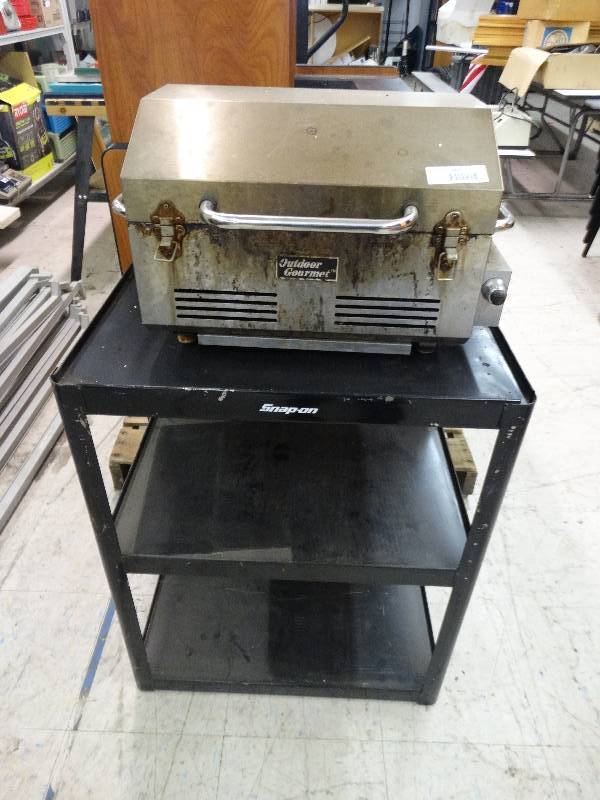 lot 269 image: Outdoor Gourmet Grill & Metal Shelf.