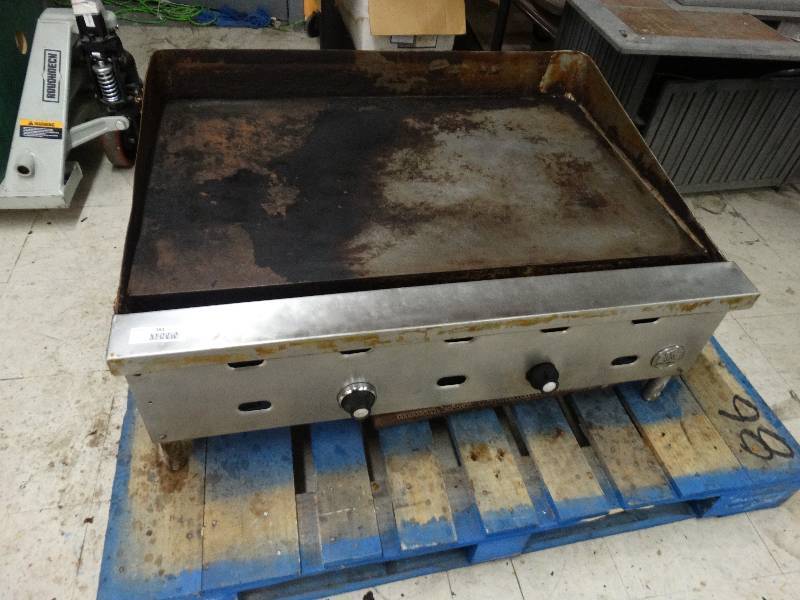 lot 281 image: US Range 2 Burner Flat Grill