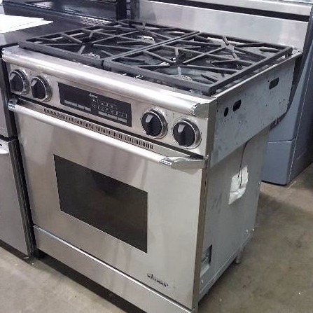lot 179 image: Dacor Discovery 30 Slide-In Dual-Fuel Range - Natural Gas