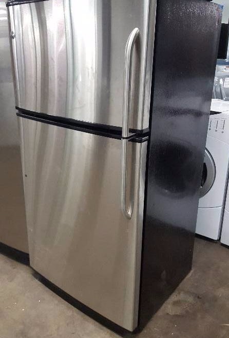 lot 183 image: Stainless steel front refrigeratorfreezer