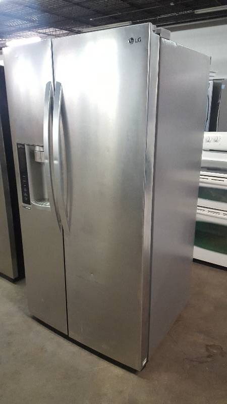 lot 192 image: LG stainless refrigerator with ice maker