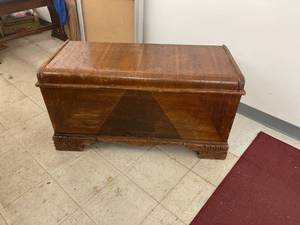 lot 8206 image: vintage cedar chest