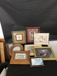 lot 8296 image: lot of small pictures