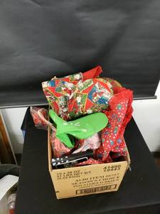 lot 8322 image: box of Christmas decor