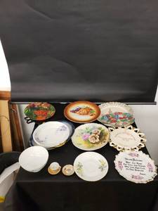 lot 8326 image: lot of collector platesbowls