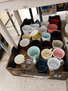 lot 8332 image: lot of coffee cups
