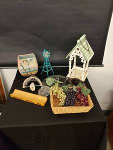 lot 8333 image: estate lot of collectibles