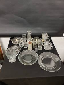 lot 8336 image: lot of clear glassware