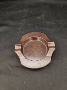 lot 8343 image: USA ashtray