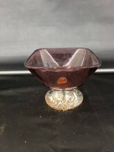lot 8360 image: purple dish