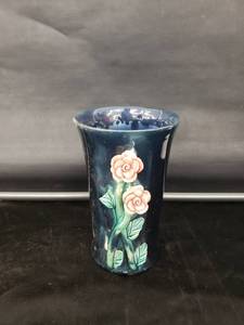 lot 8375 image: flowered vase