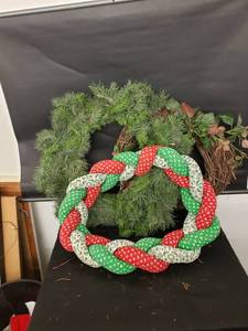 lot 8389 image: lot of wreaths