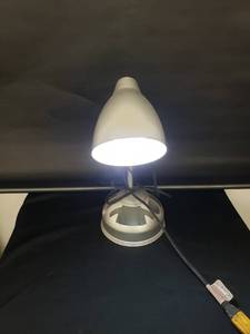 lot 8390 image: desk lamp works