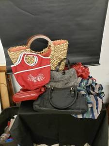 lot 8404 image: lot of bagspurses