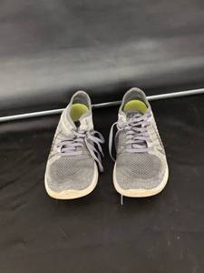 lot 8417 image: Nike sz 9