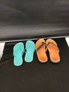 lot 8419 image: 2-pr flip flops sz unknown