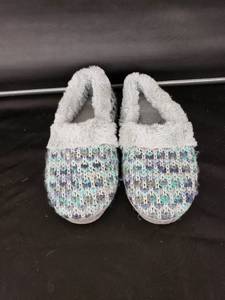 lot 8425 image: pair soft fuzzy slippers like new sz 9-10