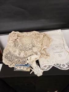 lot 8440 image: lot of doilylace