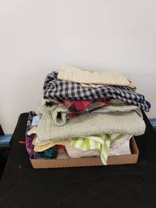 lot 8464 image: lot of pillow shamscases