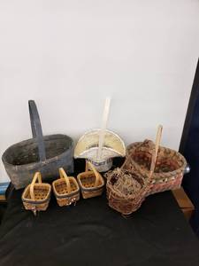 lot 8474 image: lot of baskets