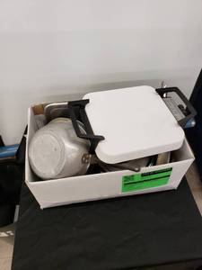 lot 8485 image: lot of kitchenware