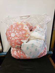 lot 8507 image: twin bed set