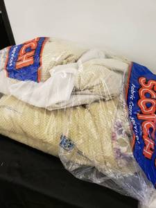 lot 8508 image: comforterbed skirt